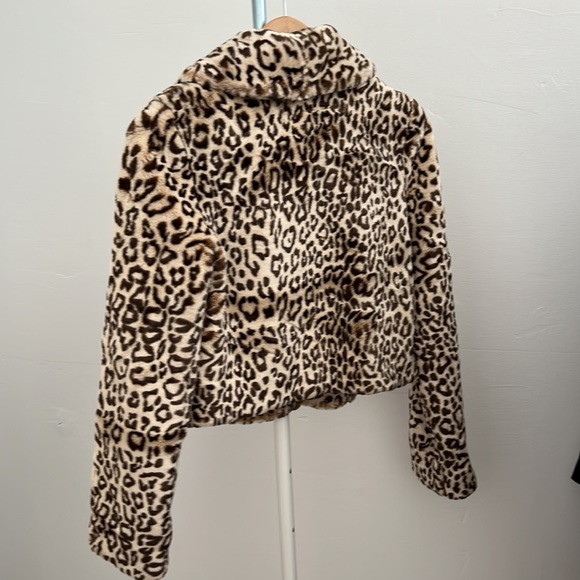 Leopard Faux fur Jacket by Velvet Size Petite - Picture 2 of 3